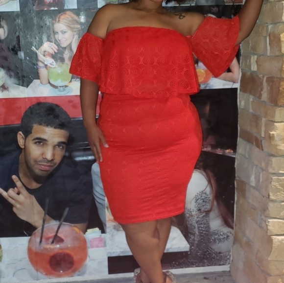 Red 2 piece set  *FINAL PRICE - Picture 2 of 7